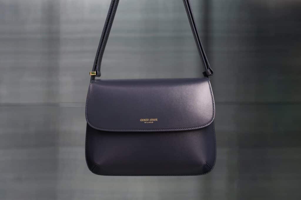 Authentifier an Armani bag